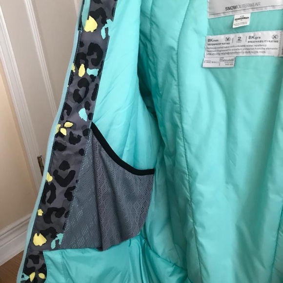 Ski Jackets - Picture 3 of 4